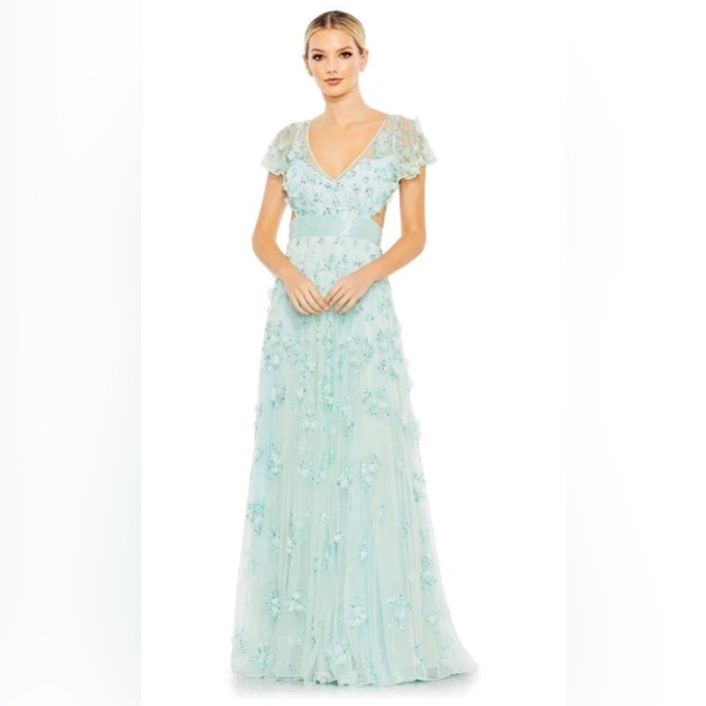 Mac Duggal - 70275 Deep V-Neck Floral Appliqued Gown NWT Size 6